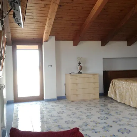 아파트 Apartment With One Bedroom In Santa Domenica Vibo Valentia With Wonderful Sea View And Wifi 3 Km From The Beach 트로페아