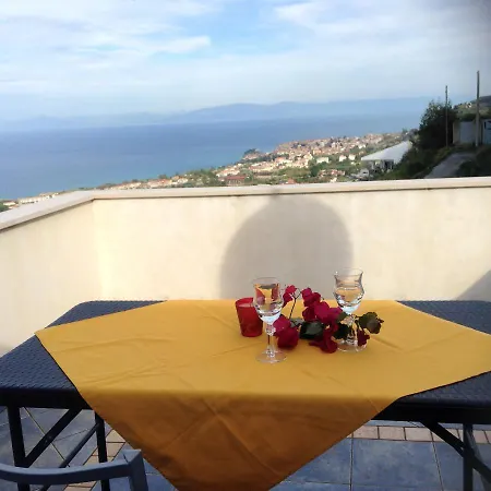 아파트 Apartment With One Bedroom In Santa Domenica Vibo Valentia With Wonderful Sea View And Wifi 3 Km From The Beach *