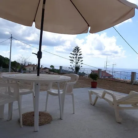 아파트 Apartment With One Bedroom In Santa Domenica Vibo Valentia With Wonderful Sea View And Wifi 3 Km From The Beach *