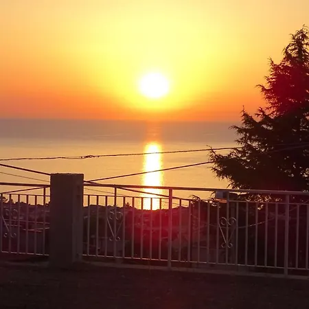 아파트 Apartment With One Bedroom In Santa Domenica Vibo Valentia With Wonderful Sea View And Wifi 3 Km From The Beach 트로페아
