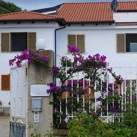 아파트 Apartment With One Bedroom In Santa Domenica Vibo Valentia With Wonderful Sea View And Wifi 3 Km From The Beach 트로페아